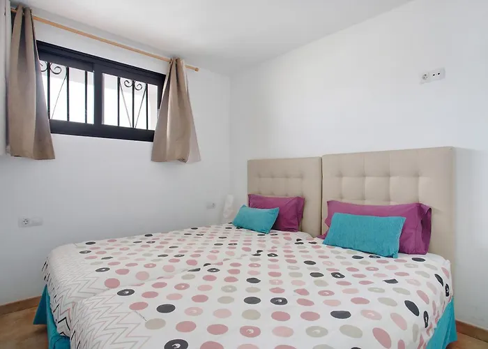 Coqueto Puerto del Carmen (Lanzarote)